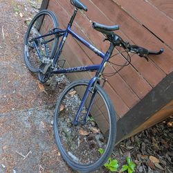 Trek Multitrack hybrid bike 7200 super lightweight 700/29 wheel
