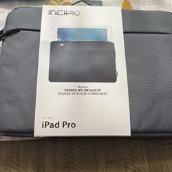 Incipio Truman Padded Nylon Sleeve 