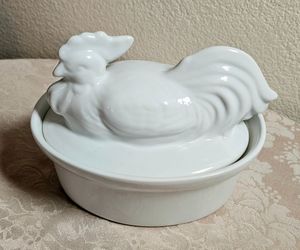 Vintage White Ceramic Rooster Covered Casserole Dish / Tureen