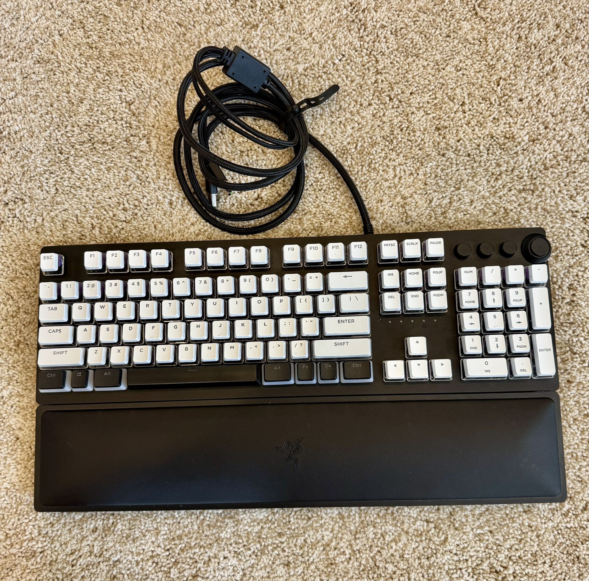 Razer Huntsman Elite Gaming Keyboard With Crystal Crown Keycaps
