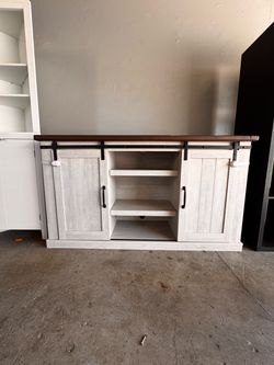 Farmhouse TV Stand / Entertainment Center