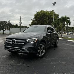 2022 Mercedes-Benz GLC 300