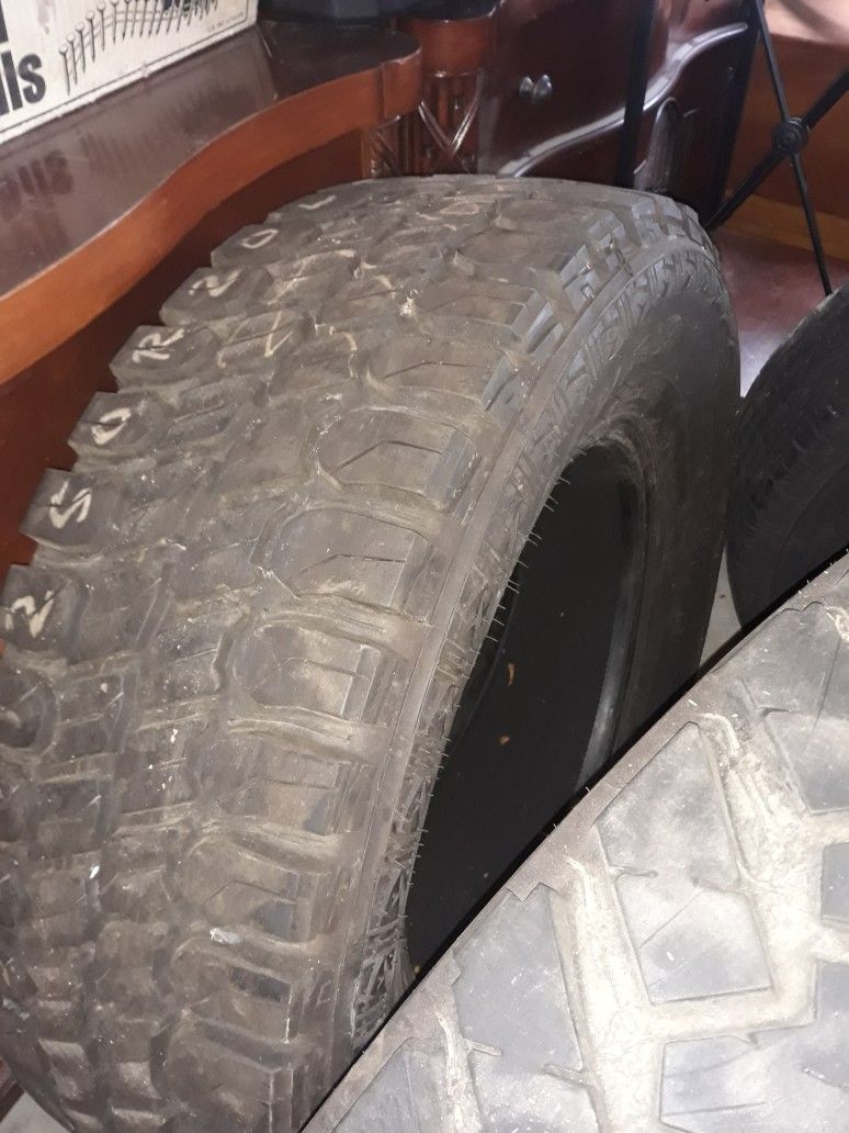 1 New Gladiator QR-900 MT 37/1250/20
