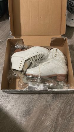 Jackson Freestyle Figure Skates Size 6B