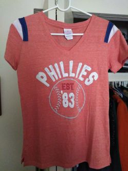 Womens 5th and Ocean Philadelphia Phillies Pink Short Sleeve T-Shirt Size Medium $25