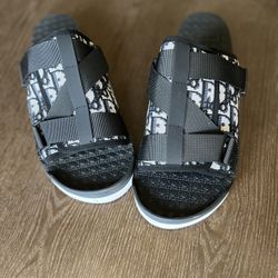 Dior Alpha Slides For Women And Men Worn A Couple Of Times Feel Free To Ask Questions And Shoot Offers.
