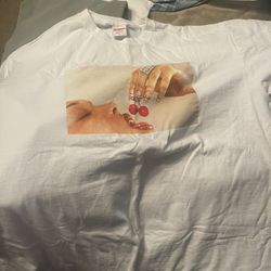 Supreme shirt size XL