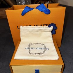 LV Bracelet (Louis Vuitton)