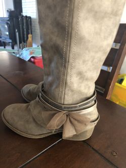 Girls boots