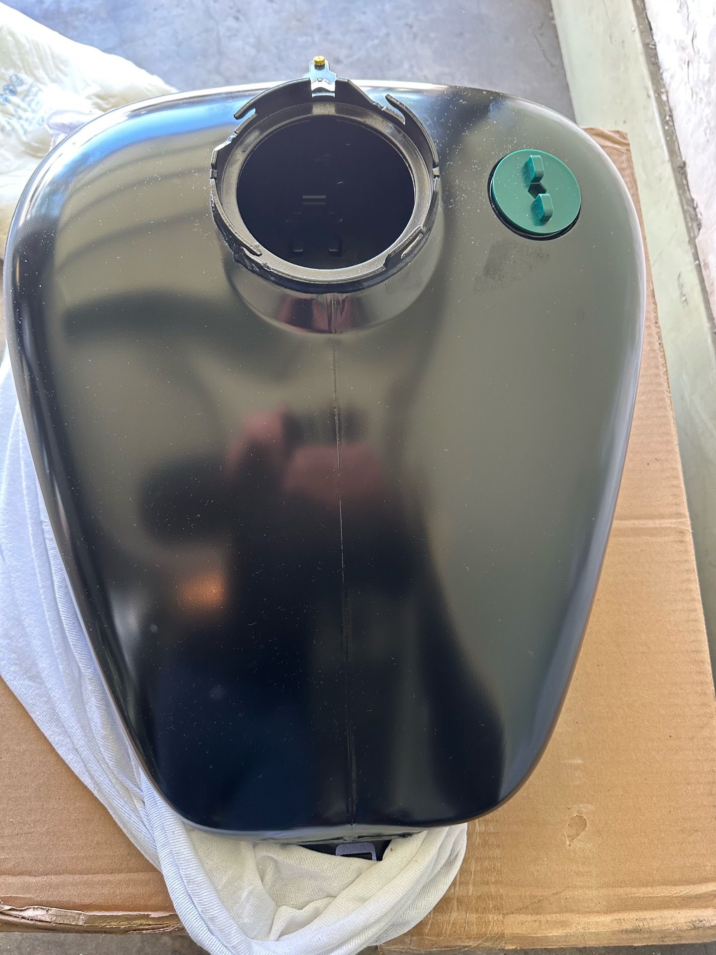 Harley-Davidson FLHXS OEM New Fuel Tank Primed