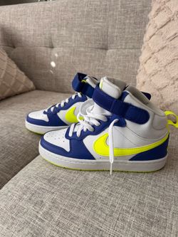 NWOT NIKE/ Youth Sz 4