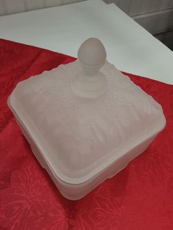 Vintage Indiana Tiara white Satin Frosted Bee Box Hive Candy Dish - Shelton