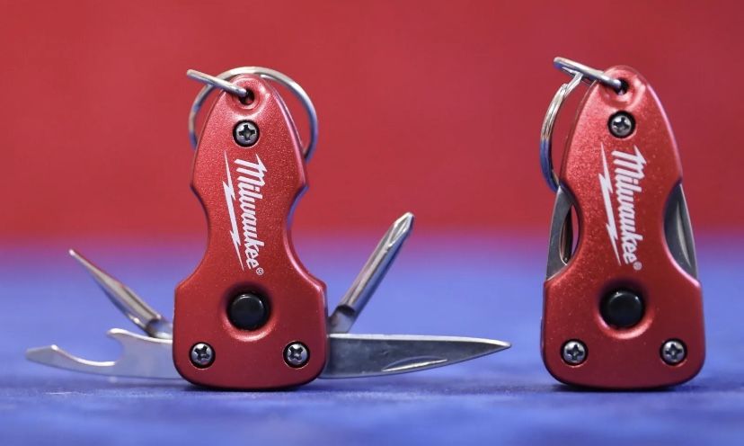 One Milwaukee Power Tools Multi-Tool Keychain M12 - M18 - Fuel