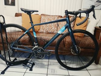 Felt UR-60 gravel roadbike size 54cm medium 16 speeds like new..