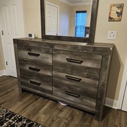 Bedroom Furniture Set 