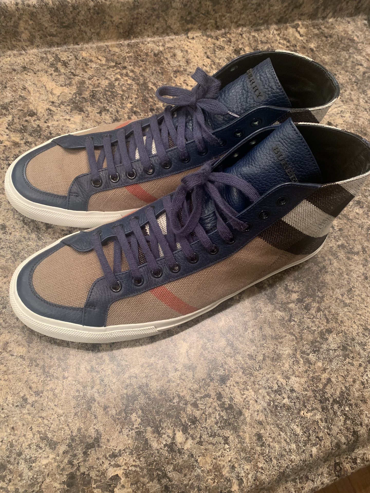 Burberry shoes size 44