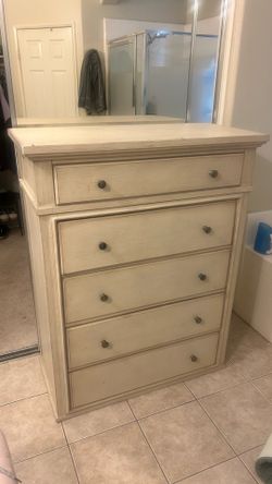 5 Drawer Dresser/Chest Good Shape