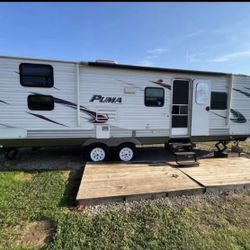 2013 Palomino Puma Travel Trailer 28ft