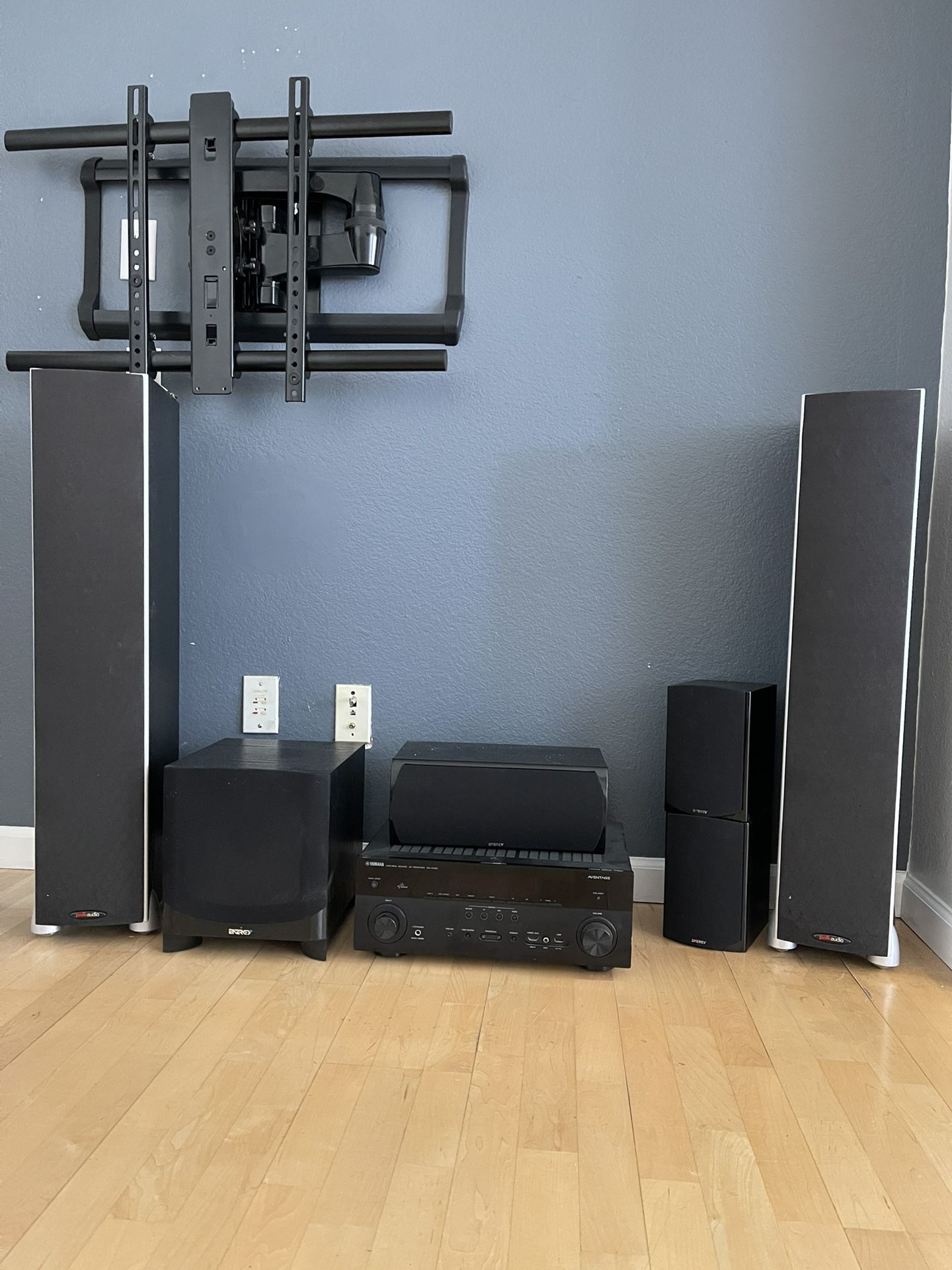 Complete Surround sound System - Receiver & Speakers