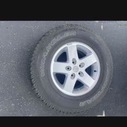 1 - 255/75r17 Jeep Rims Wheels 5x5 5x127 With 100% Tire Treads!!!!!!!