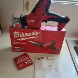 $100 PRICE IS FIRM/PRECIO FIRME Milwaukee M18 18V Lithium-Ion Cordless HACKZALL Reciprocating Saw (Tool-Only)
*NO BATTERY NO CHARGER