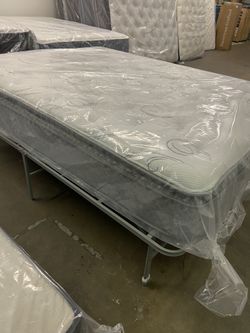 12 inch queen mattress and platform bed frame everything is brand new
