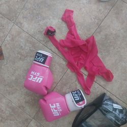 14 Oz Boxing Gloves w/ Hand Wrap 