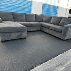Navy Grey Reversible Sectional Couch 🚛🚛 Free Delivery 🚛🚛