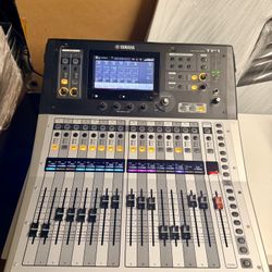 Yamaha TF1 Mixing Console – 16 Mic Inputs / 40 Channel – Motorized Faders – Clean Digital Mixer