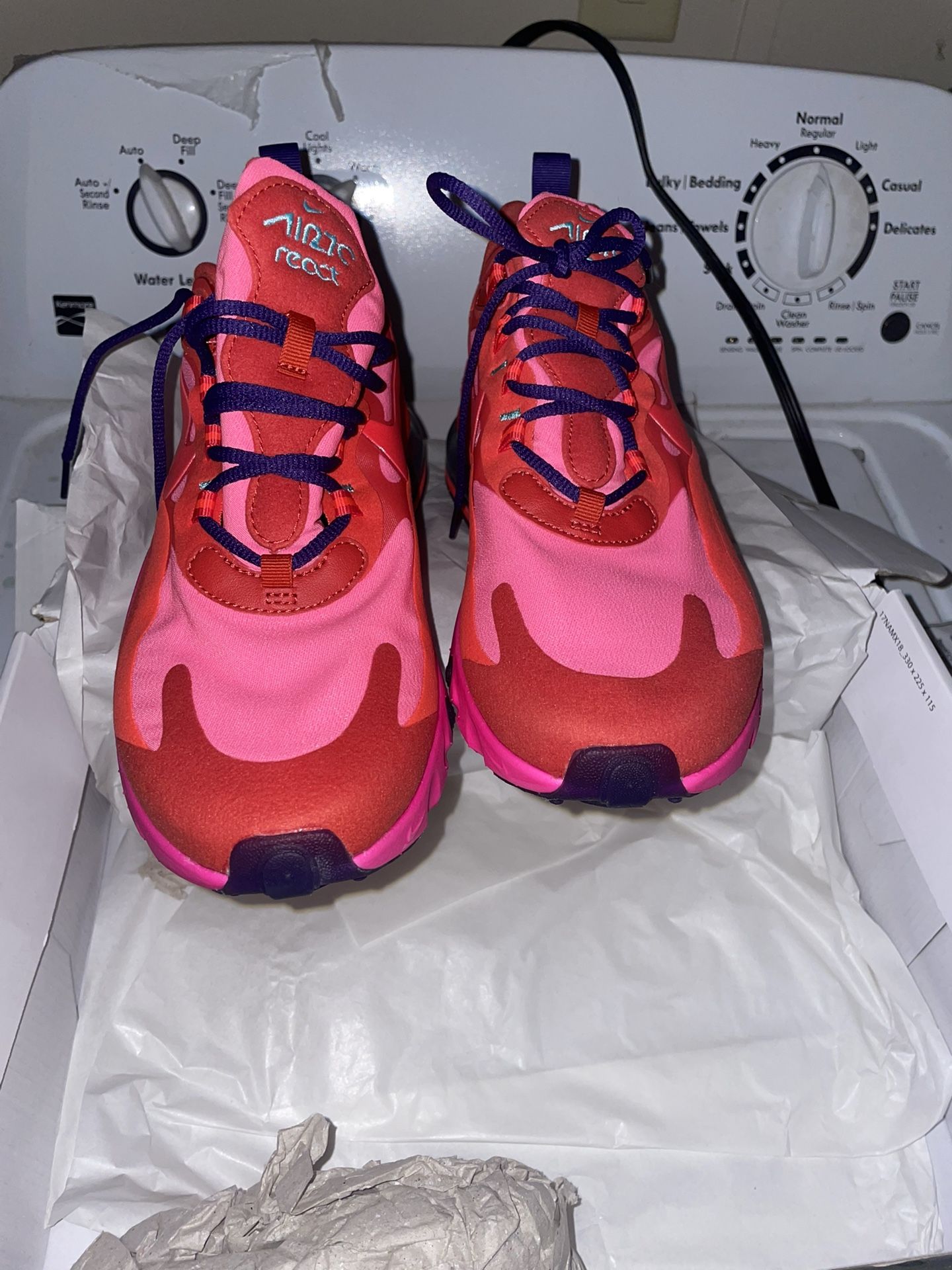 W Air Max 270 REACT size 9.5