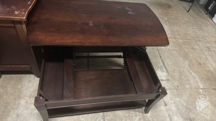 Center table w/wheels