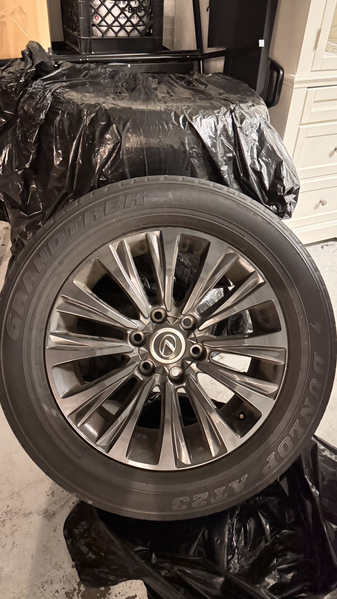 4 Rims and tires Lexus GX 460