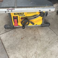 Dewalt  Table Saw  Machine. 