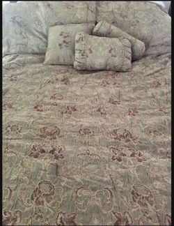 Queen Comforter includes 2 Shams & 3 Decorative Pillow