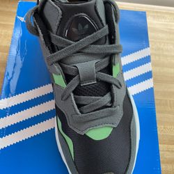 Adidas Size 8. 5 Men