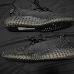 Size 14 Onyx Yeezy 350 V2