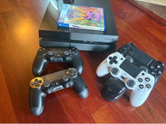 PS4 Original, controllers & Spyro Reignited Triolgy