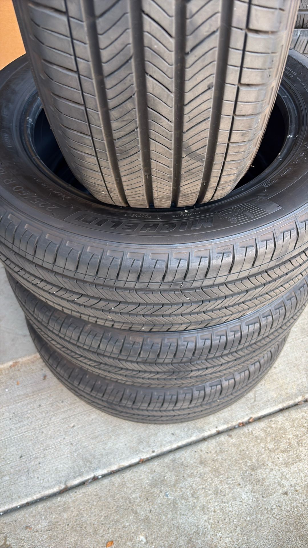 I’m Selling 4 Tires Michelin 225/60/R18 a few months old Like New