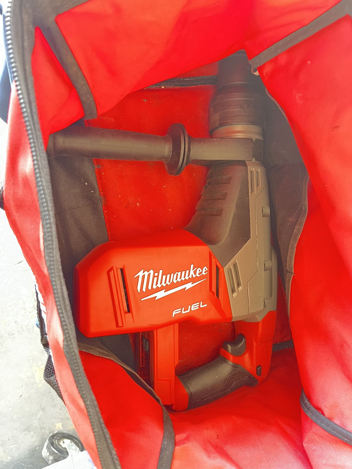 Milwaukee 2717 SDS MAX Rotary Hammer KIT w/ Charger & Battery