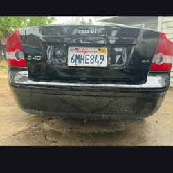 2007 Volvo S40 2.4i And 2004 Ford Expedition 5.4