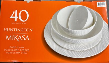 Mikasa Huntington 40-Piece Bone China Dinnerware Set