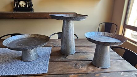 3 metal stands