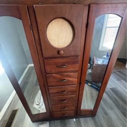 Dresser