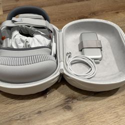 Apple Vision Pro With Apple Care Plus Protection