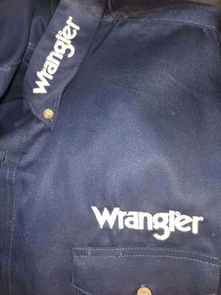 Wrangler Long Sleave Shirt PBR for Sale in Arrowhed Farm, CA - OfferUp
