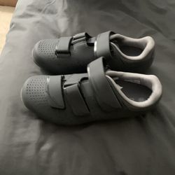 BRAND NEW SPIN WOMAN SPIN SHOES!