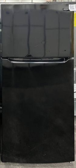 FRIGIDAIRE Refrigerator FFTR1835VB 00817 .
