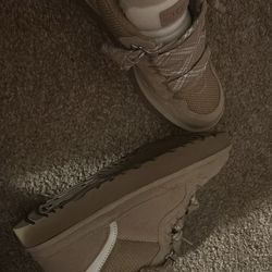 Lowmel uggs size 8 women’s 