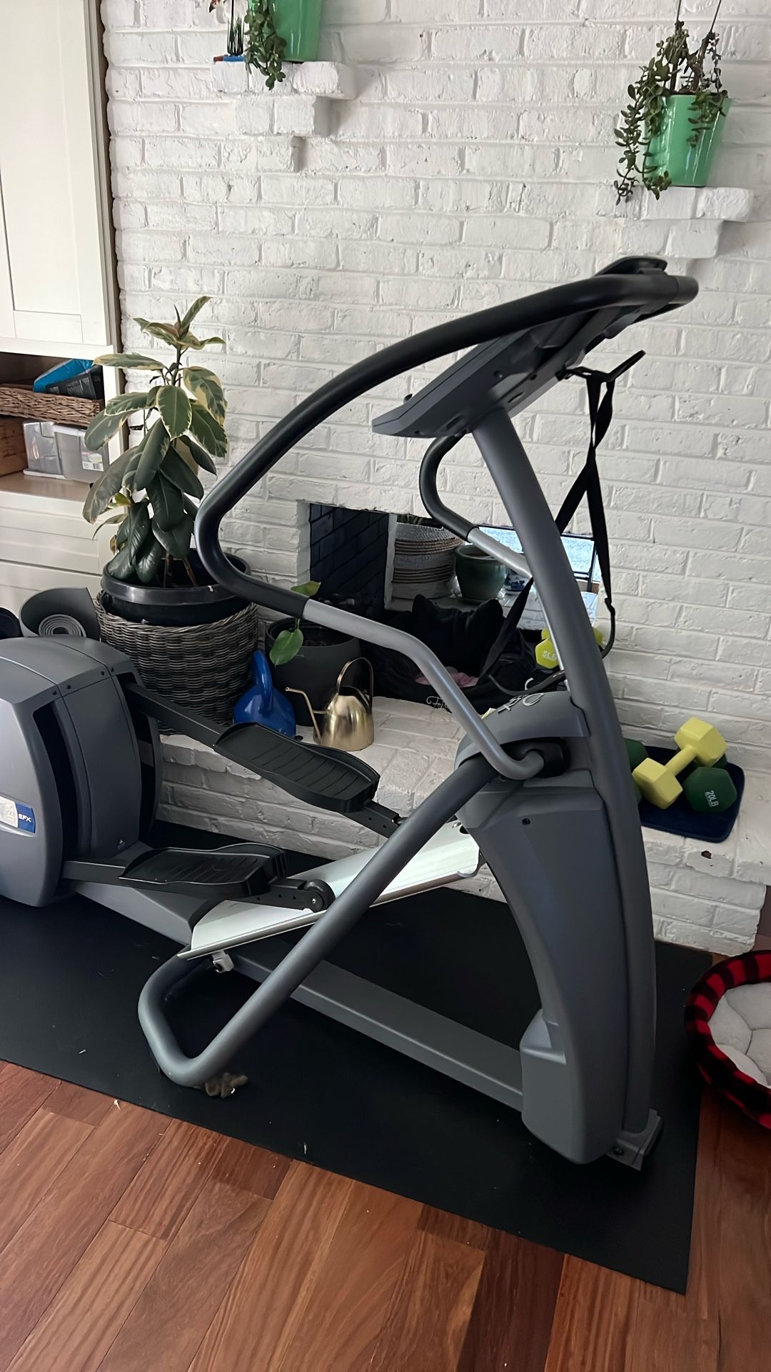 Precor Elliptical Machine EFX 5.23