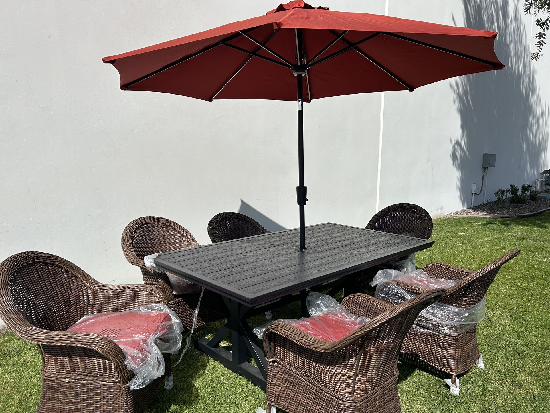 New Patio Dining Table Set With Umbrella